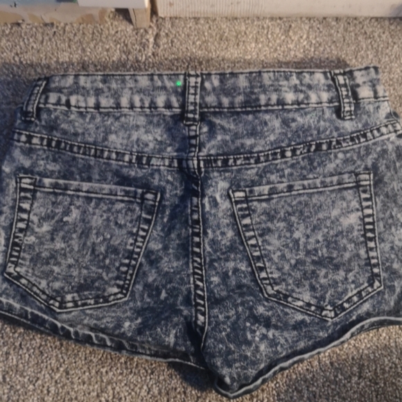 Denim shorts - Picture 4 of 4